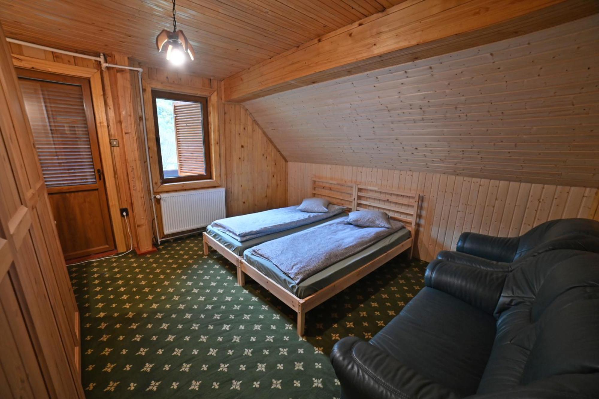 Casa De Vacanta Satic Piatra Craiului La Doi Viermi Екстер'єр фото